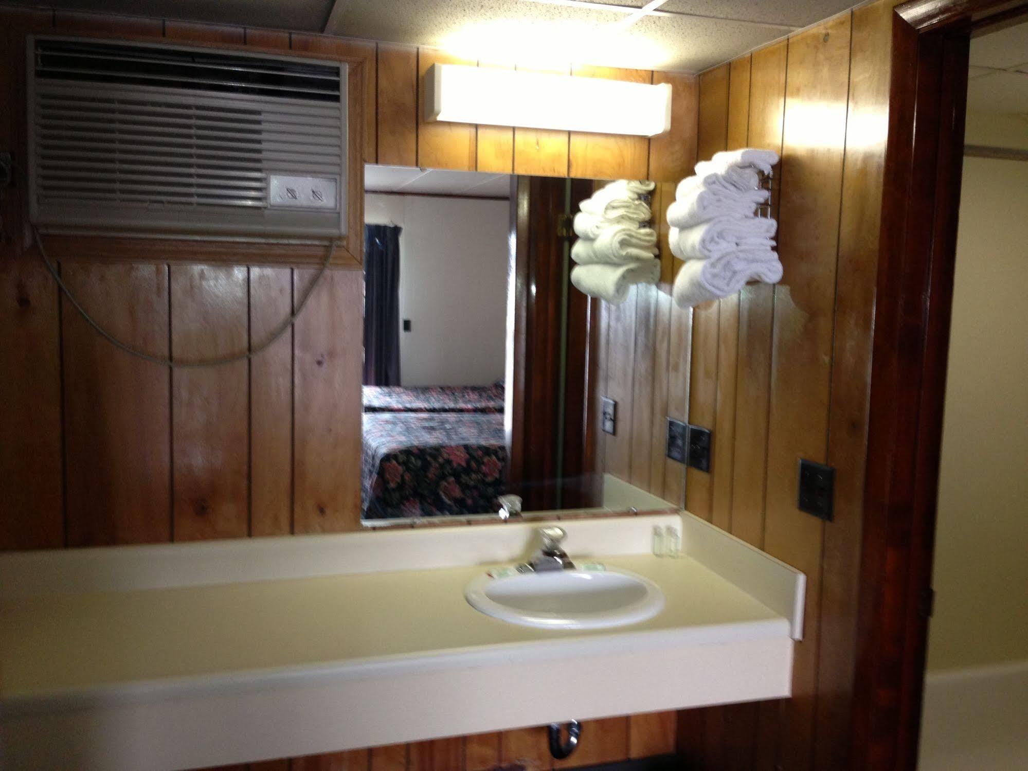 Quality Lodge Sandusky Exterior photo